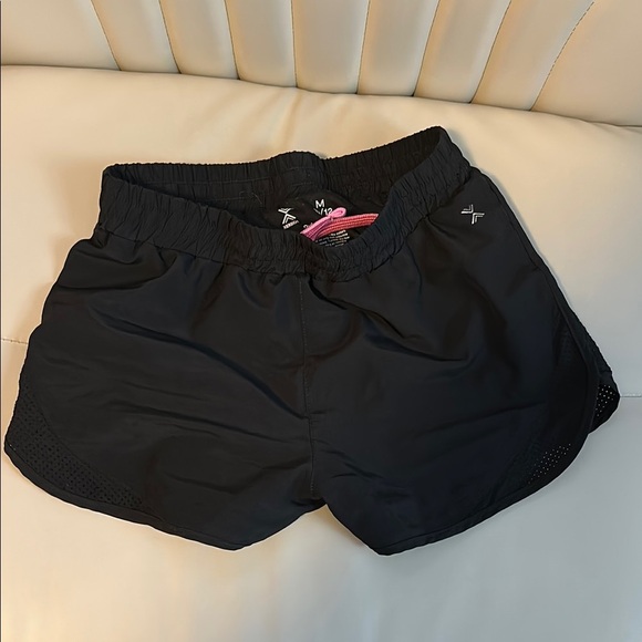 Set of 2 Xersion grey geometric pattern and Black Kid’s Shorts - M (10/12) - Picture 3 of 4